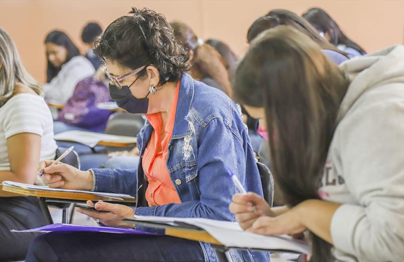 Sem professores, Curitiba prorroga contratos PSS