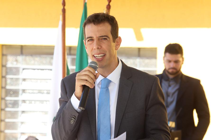 De saída para SP, Feder fez gestão de confronto com professores e terceirizações