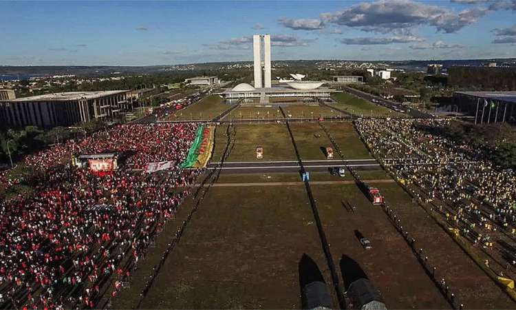 Sobre os perigos que cercam os que buscam ser democráticos