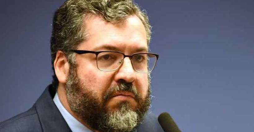 Brasil em queda livre: imagem e participação nacional na política externa
