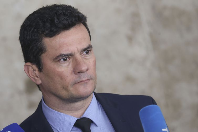 Moro consegue adiar processo que pode levar à sua cassação