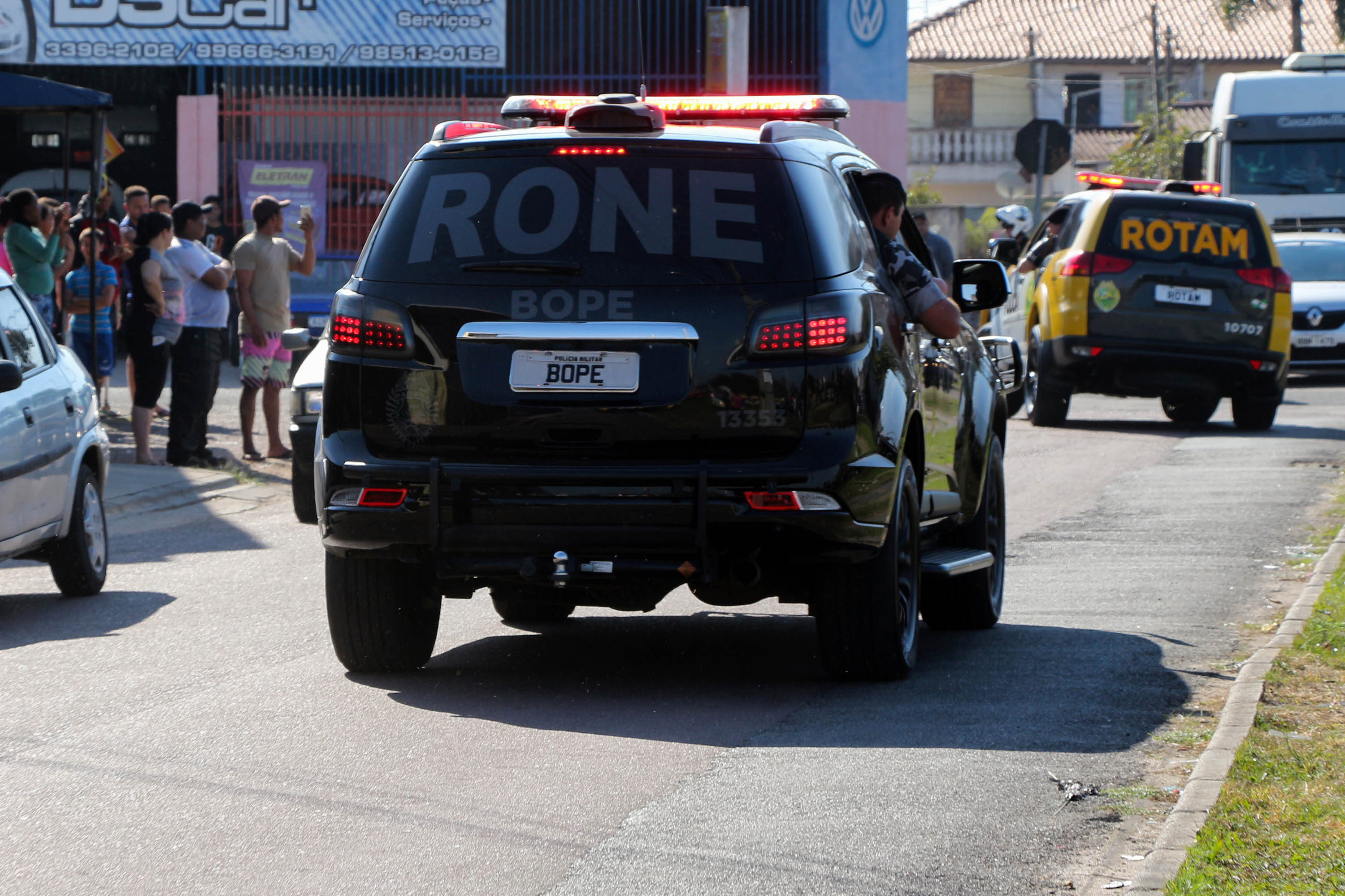 Mais da metade das investigações de mortes de civis por policiais são arquivadas no PR
