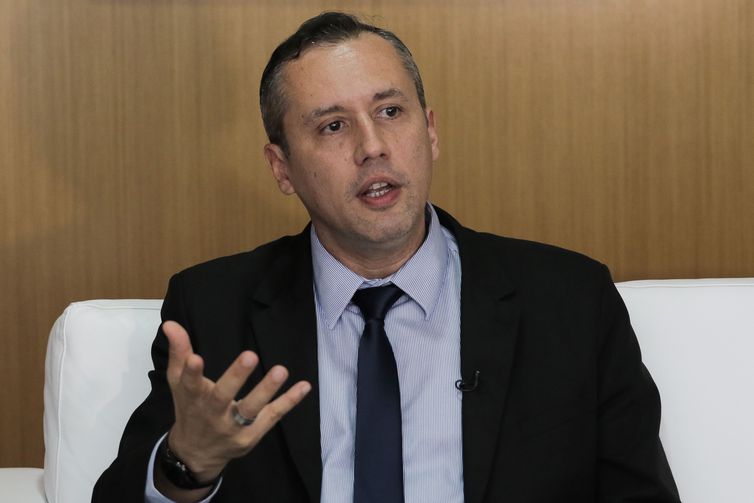 Mais que apenas uma coincidência retórica