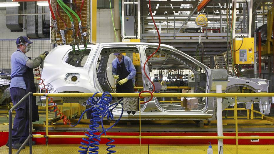 Renault também decide parar 100% da produção