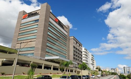 Surto de coronavírus atinge enfermagem de hospital em Curitiba