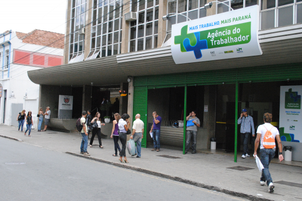 Paranaenses enfrentam o desemprego durante a quarentena