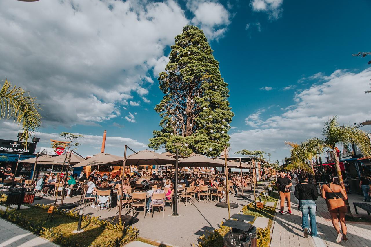 Complexos gastronômicos reabrem em Curitiba