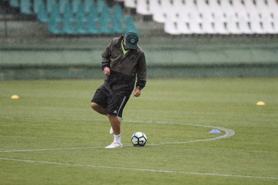 Paraná libera volta dos treinos de futebol