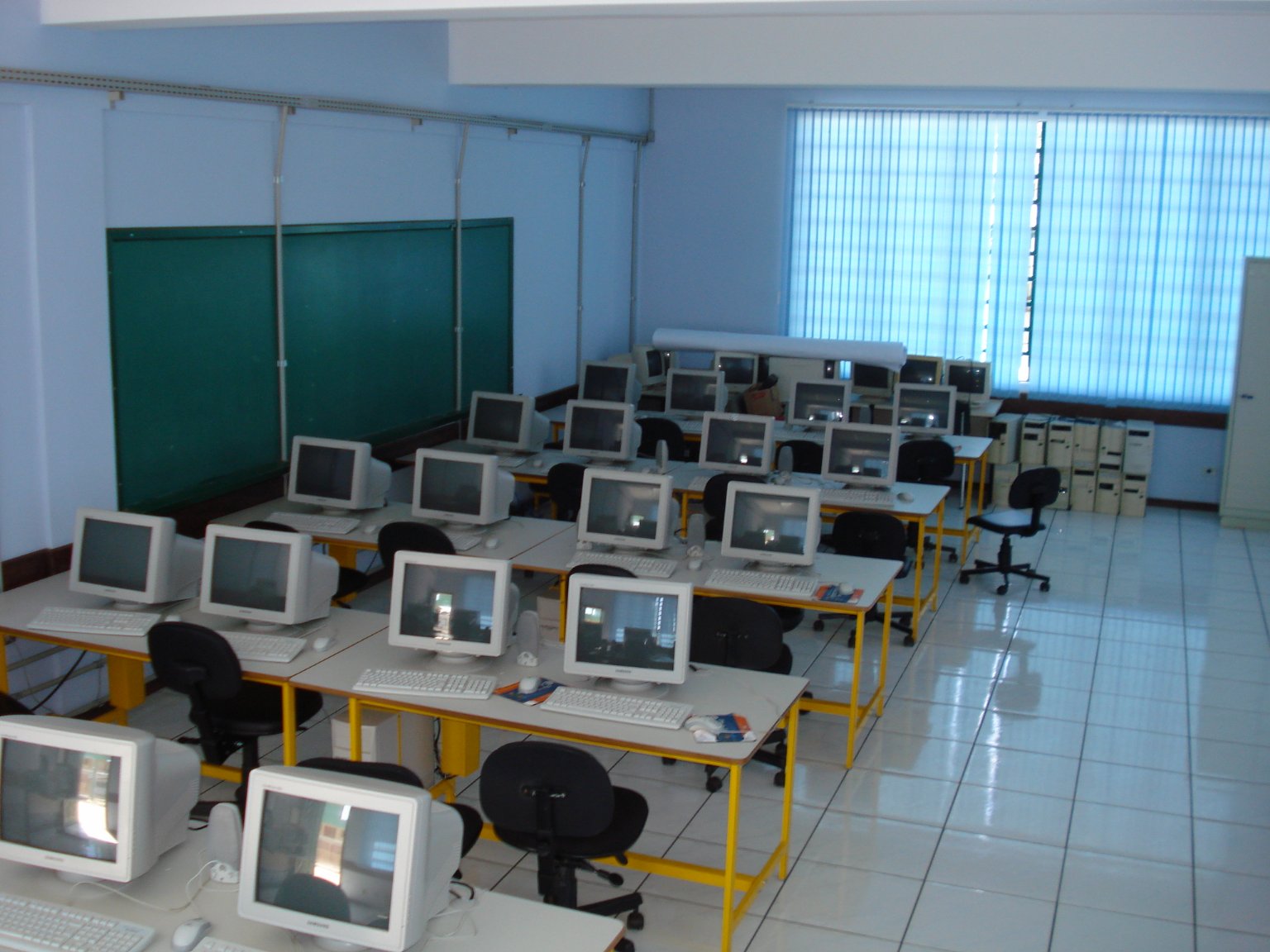Na Justiça, professores contestam trabalho presencial nas escolas estaduais