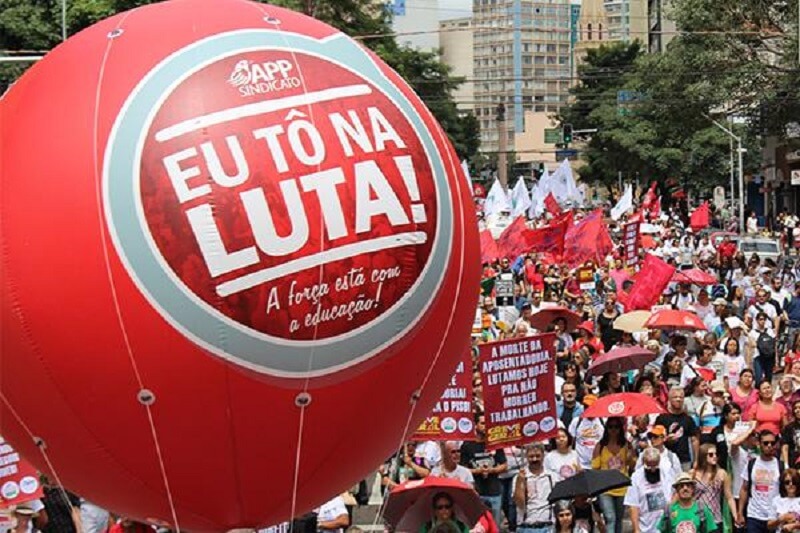 Liminar proíbe desconto em salário de professores em greve até reunião com o governo