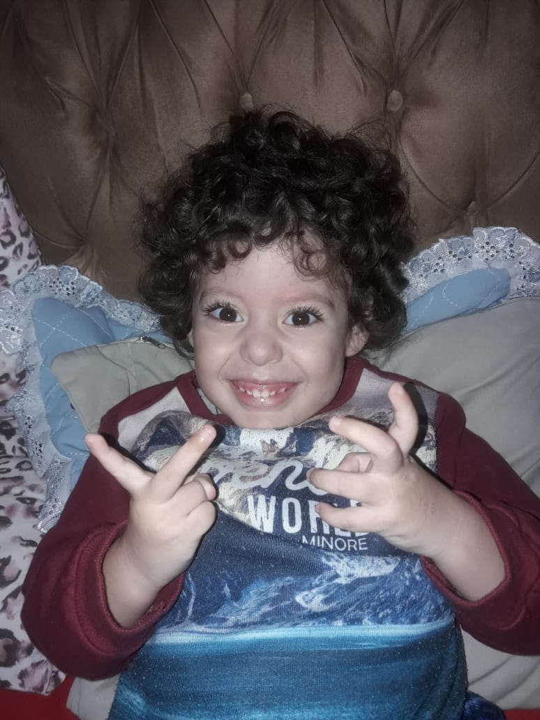 Curitibano de três anos precisa de ajuda para 12ª cirurgia