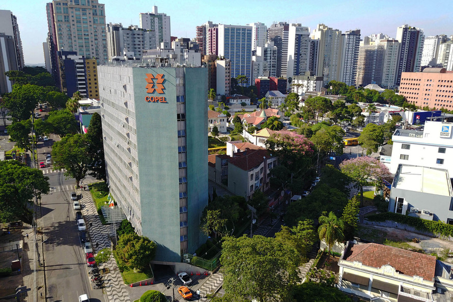 Prédio-símbolo da Copel, no Batel, vai a leilão