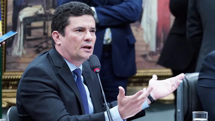 Moro nega escuta de autoridades, mas diz que se tivesse cometido crime "estaria prescrito"