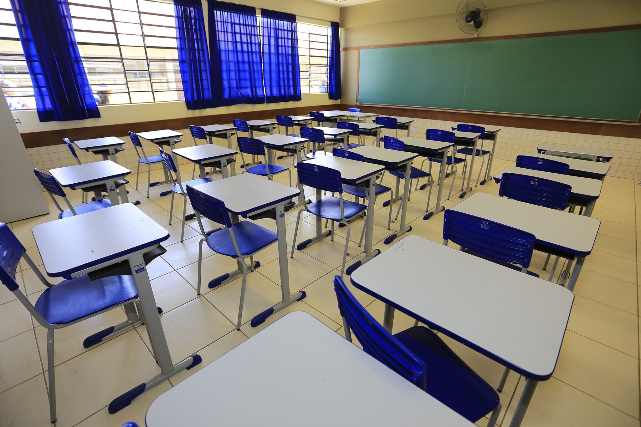 Terceirização da educação: Justiça nega liminar contra programa de Ratinho