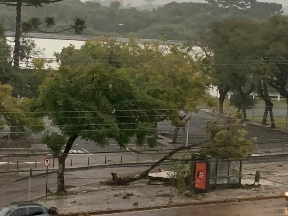 Após tempestade, clientes da Copel Telecom ficam sem internet em Curitiba