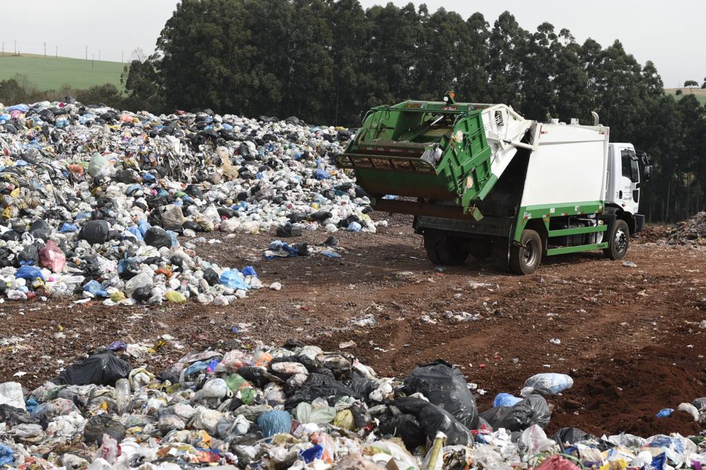 Conselho do Meio Ambiente pode liberar aterros sanitários a 500 metros de casas no Paraná