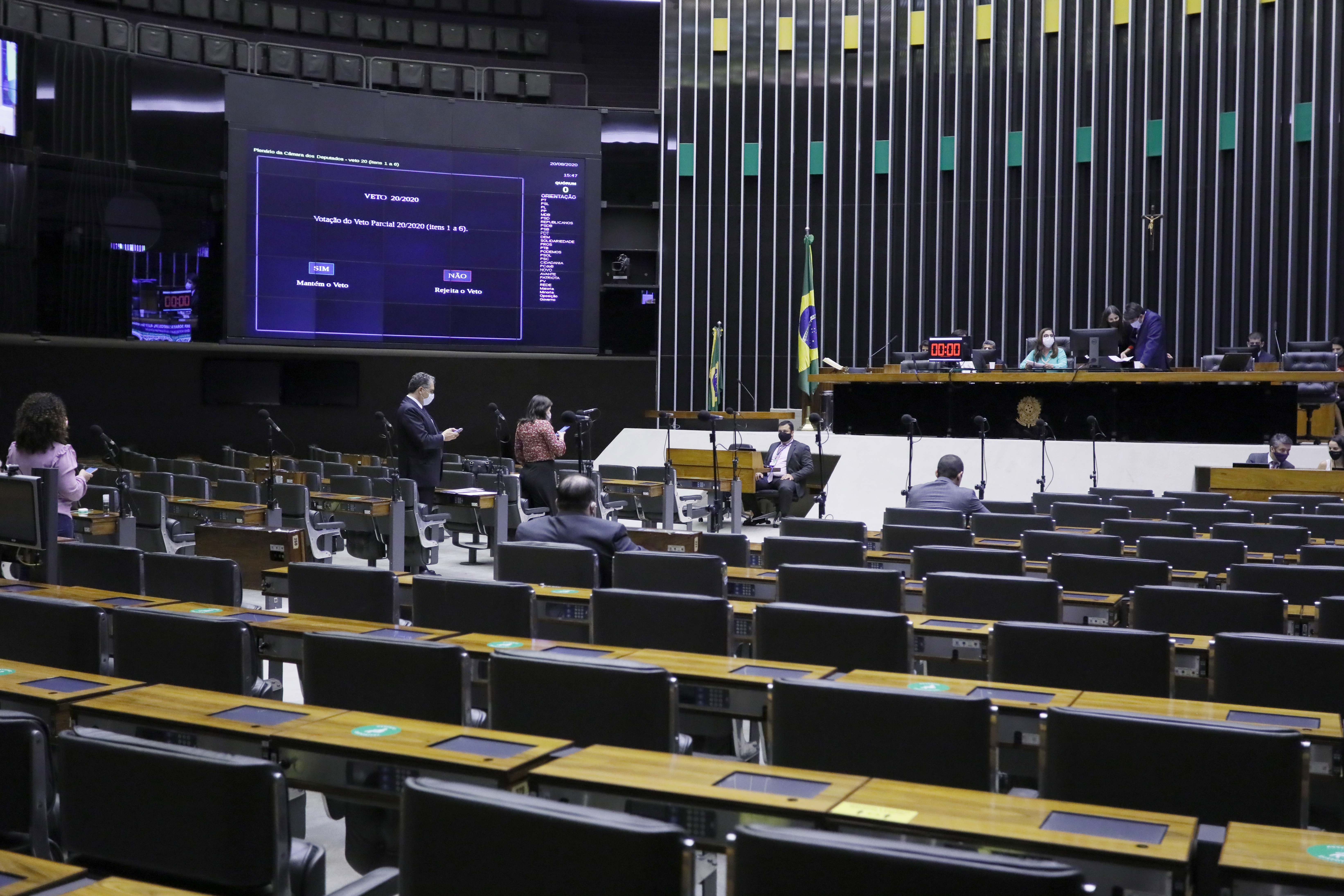 Dois terços dos deputados federais do Paraná estão fechados com Bolsonaro