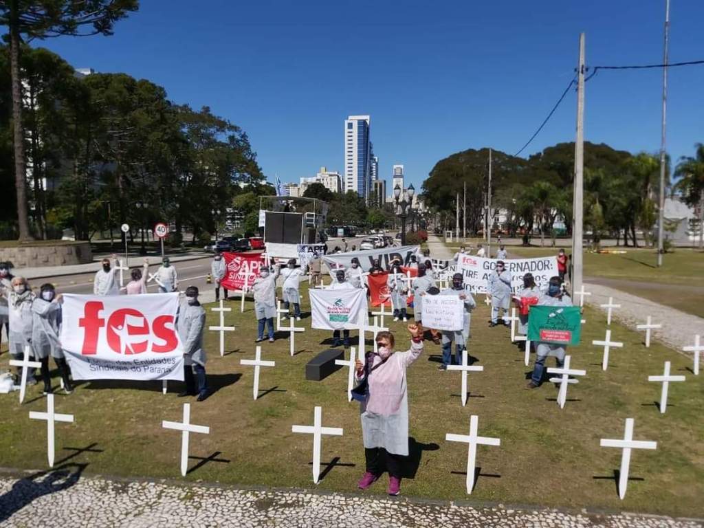 Servidores protestam contra congelamento de salários