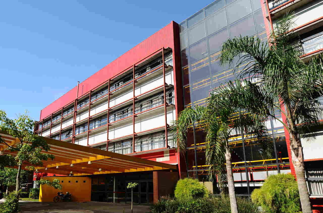 Justiça nega desconto em mensalidades da PUCPR
