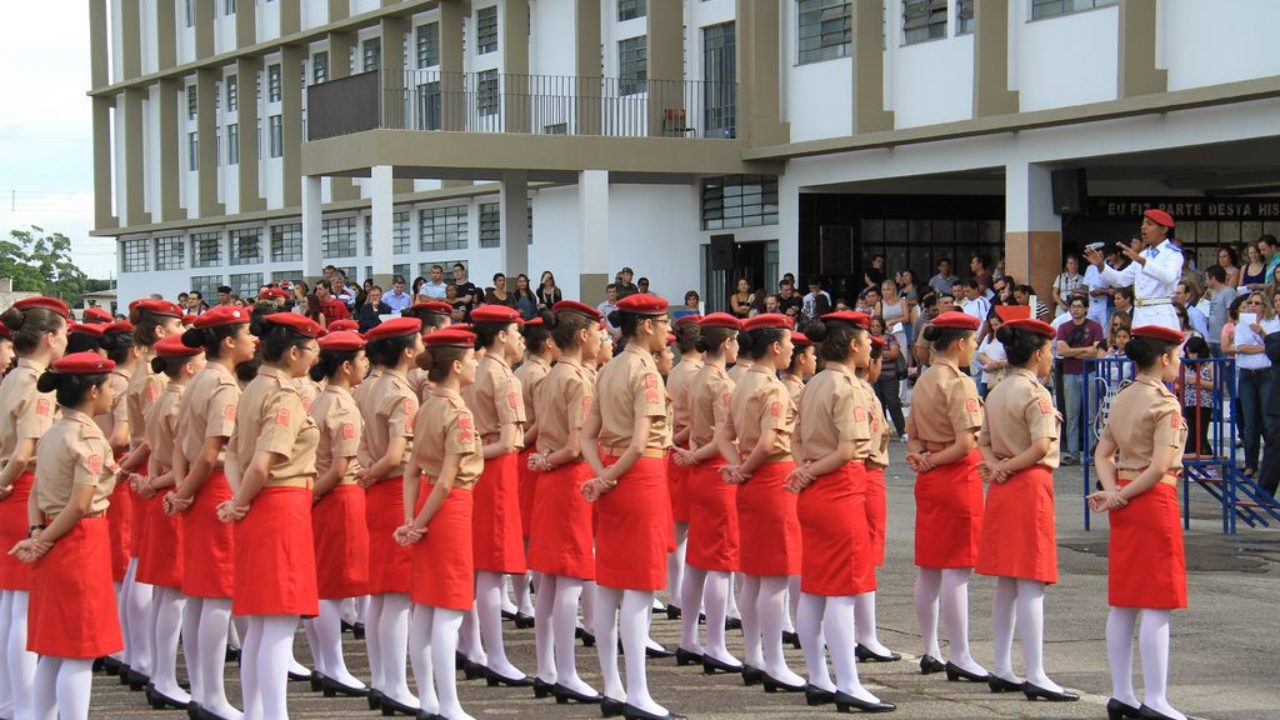 Colégio Militar de Curitiba desiste de volta às aulas