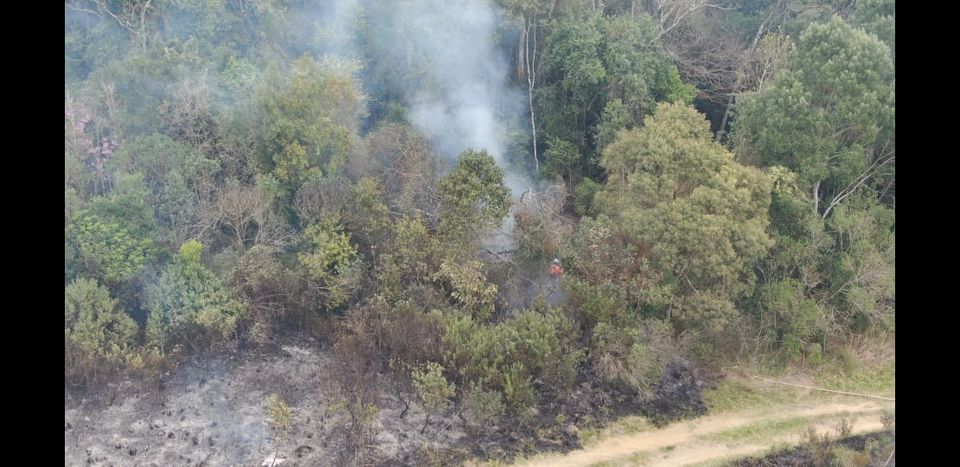 Risco de incêndio fecha montanhas em Curitiba e Litoral