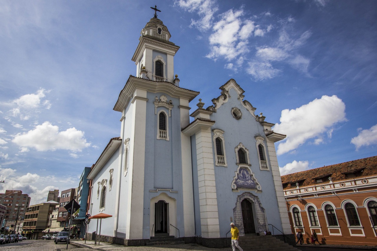 Ato em igreja em Curitiba migra do prédio histórico para o palanque eleitoral