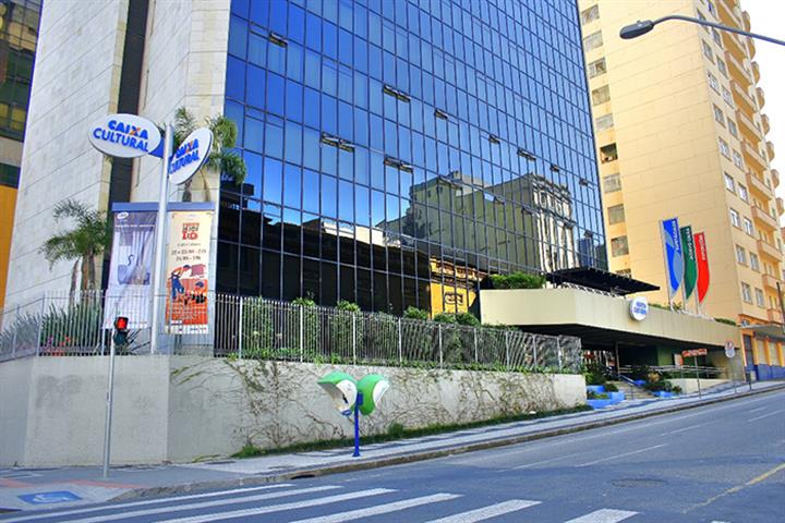 Caixa diz que não prevê fechamento de teatro