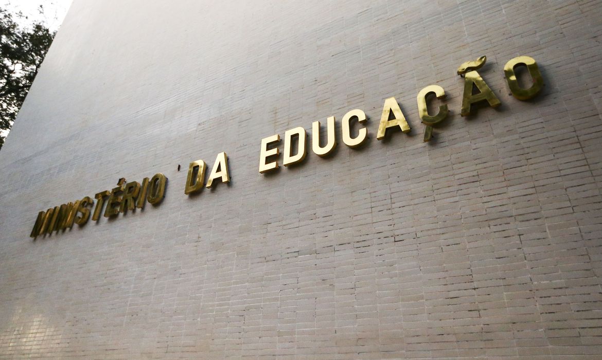 O Ministério da Educação bolsonarista é cada vez mais irrelevante no rumo das políticas educacionais