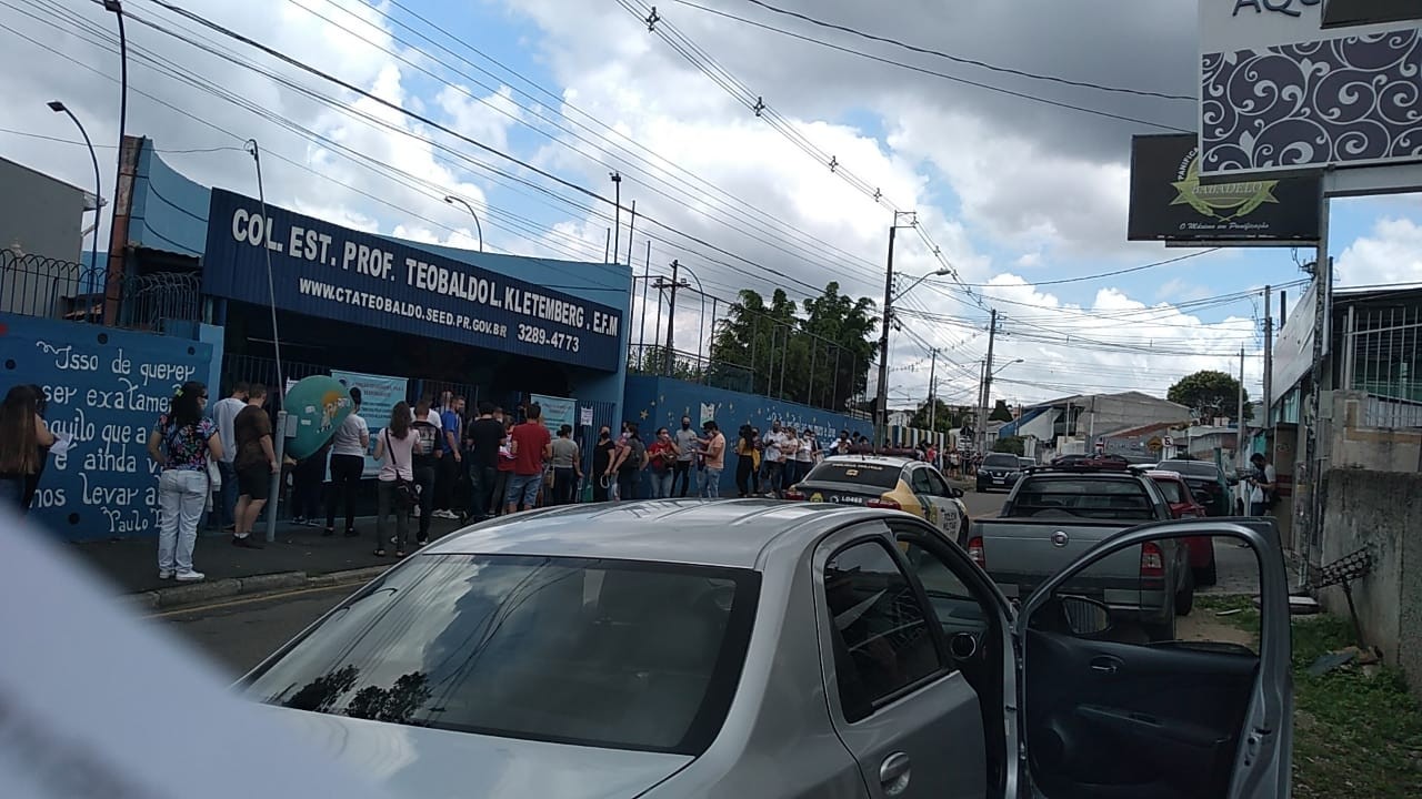 Professores registram aglomeração em teste de PSS. Veja fotos