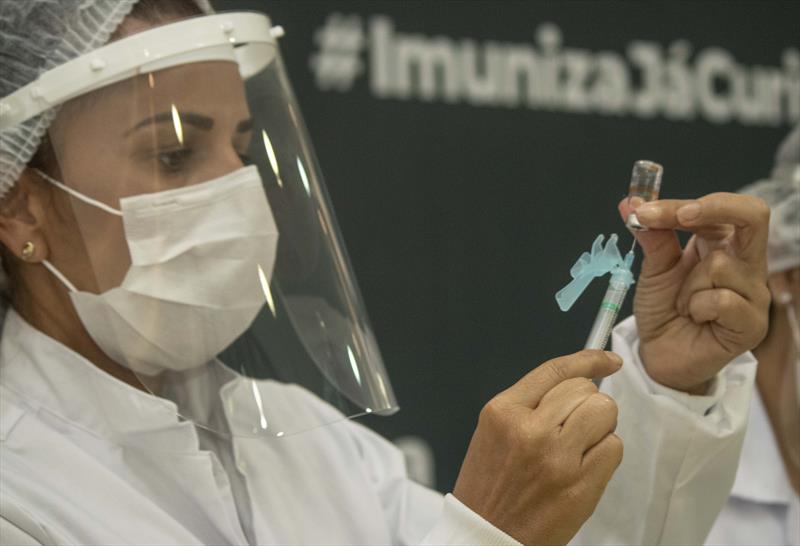 Curitiba vai levar vacina para alguns hospitais