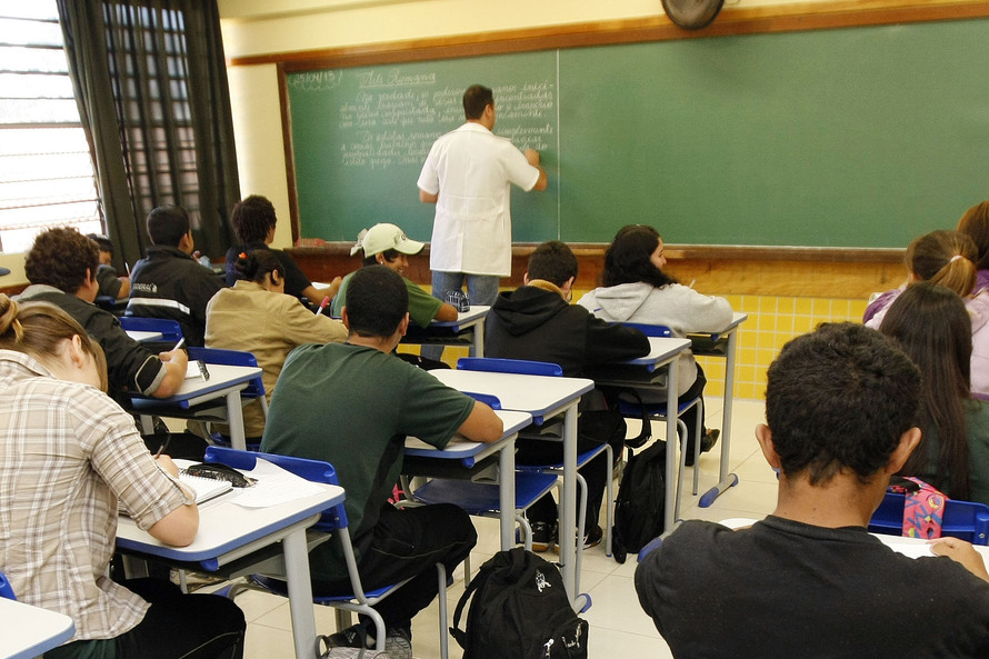 Governo reúne 40 mil em plena pandemia para teste de PSS
