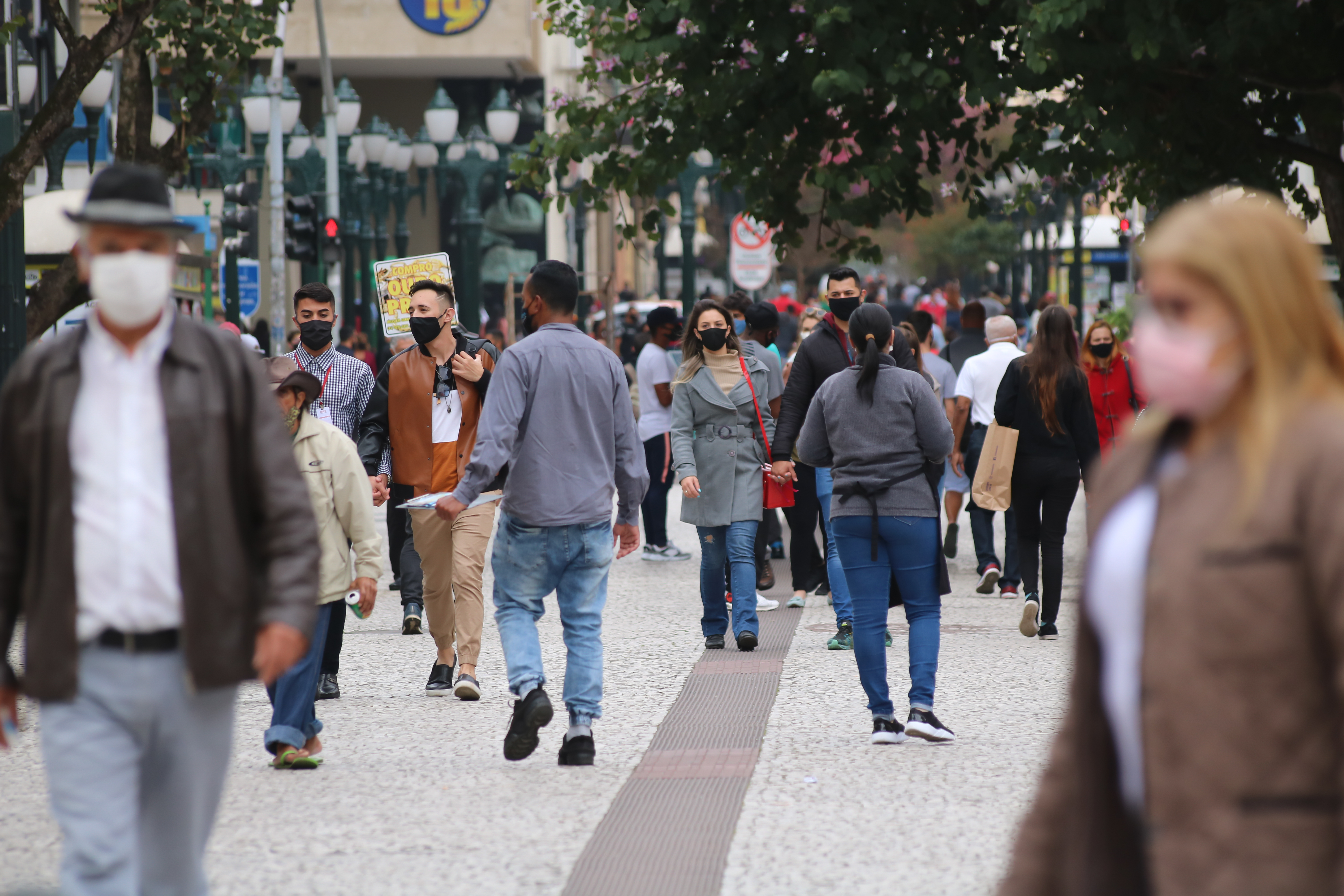 Vacinação em Curitiba: só 2% do público estimado já está imunizado