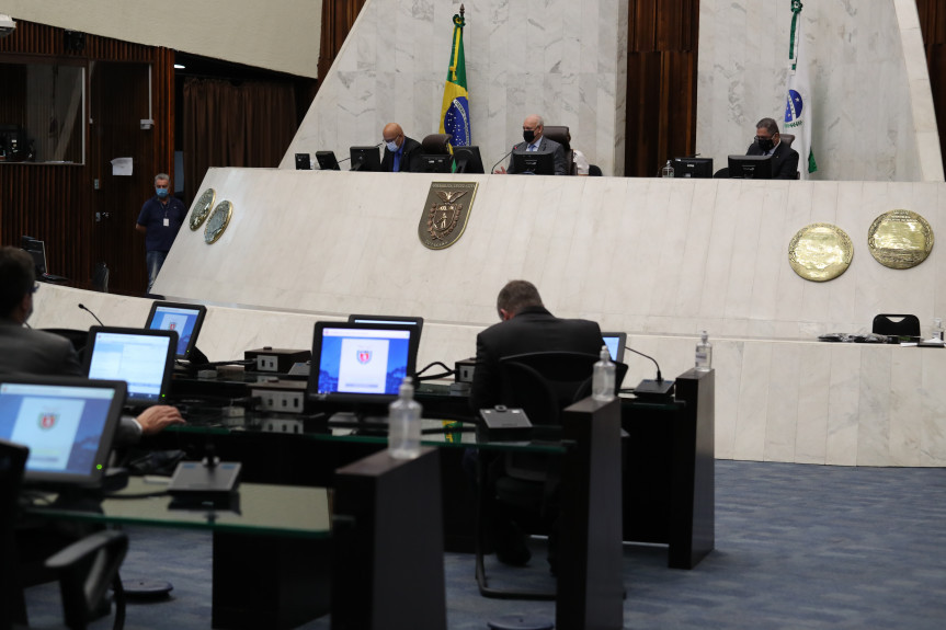 Deputados aprovam Educação como atividade essencial