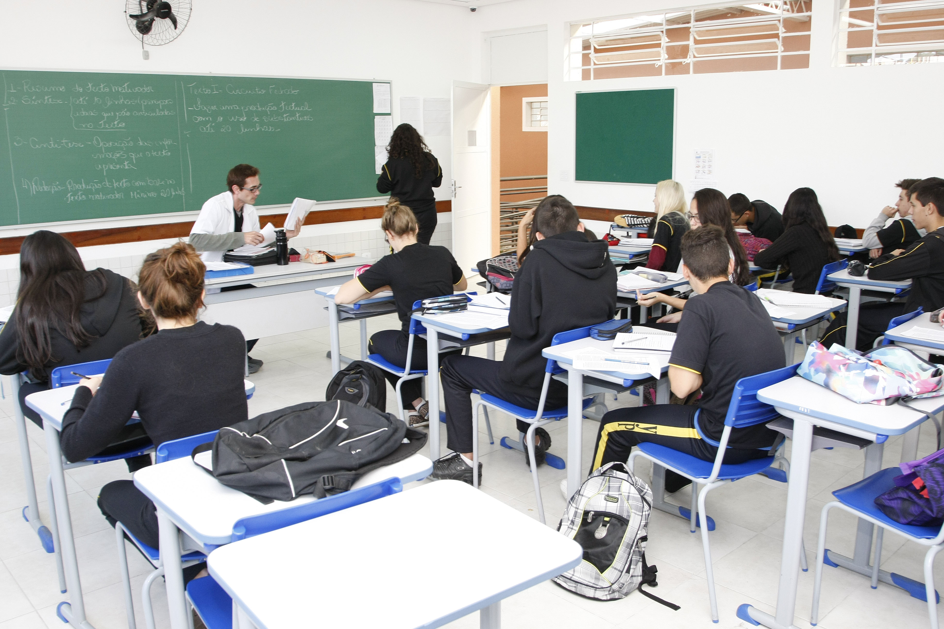Professores avaliam Referencial Curricular para novo Ensino Médio