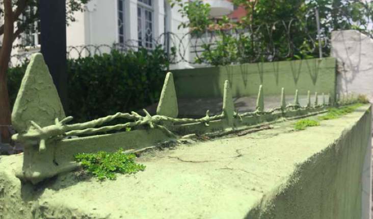 É preciso combater a arquitetura hostil - e há  448 exemplos dela só no Centro de Curitiba