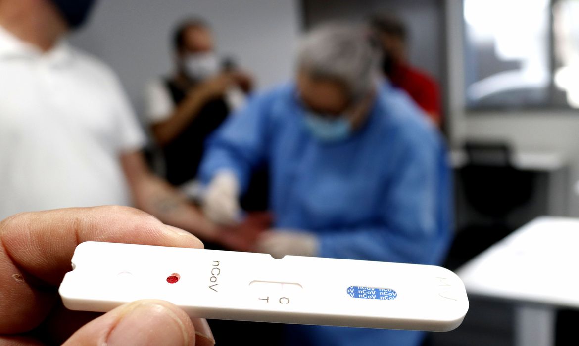 Número de mortos por Covid ultrapassa população de 81% dos municípios do PR
