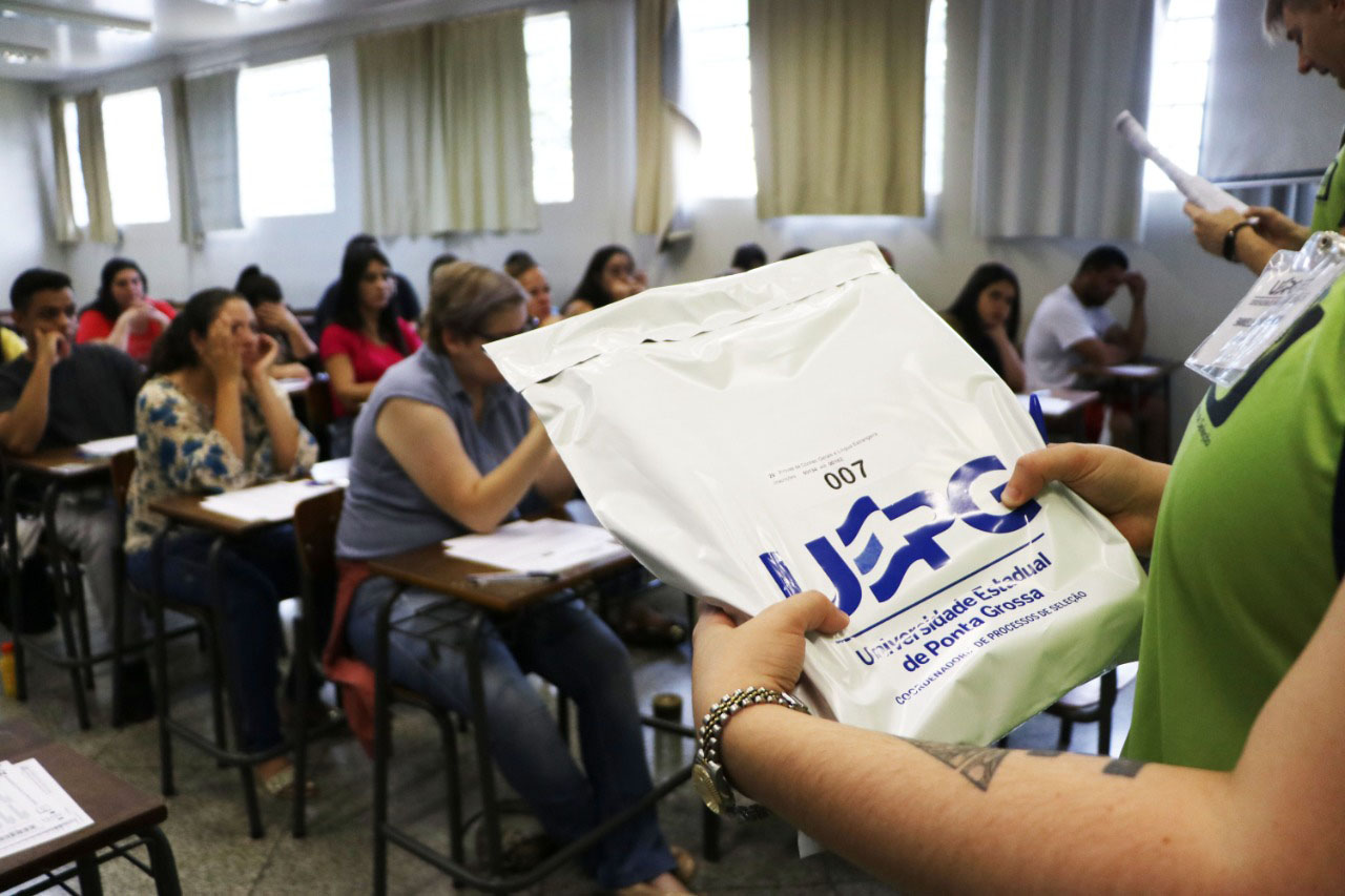 Vestibular é adiado na UEL, UEPG e Unespar
