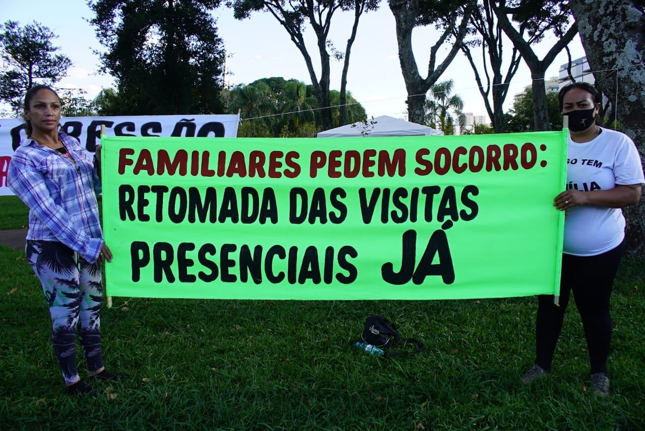 Parentes de presos protestam por falta de informação sobre Covid