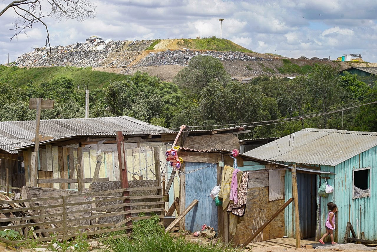 Vírus ameaçou até o pão de cada dia. Mas a vila venceu