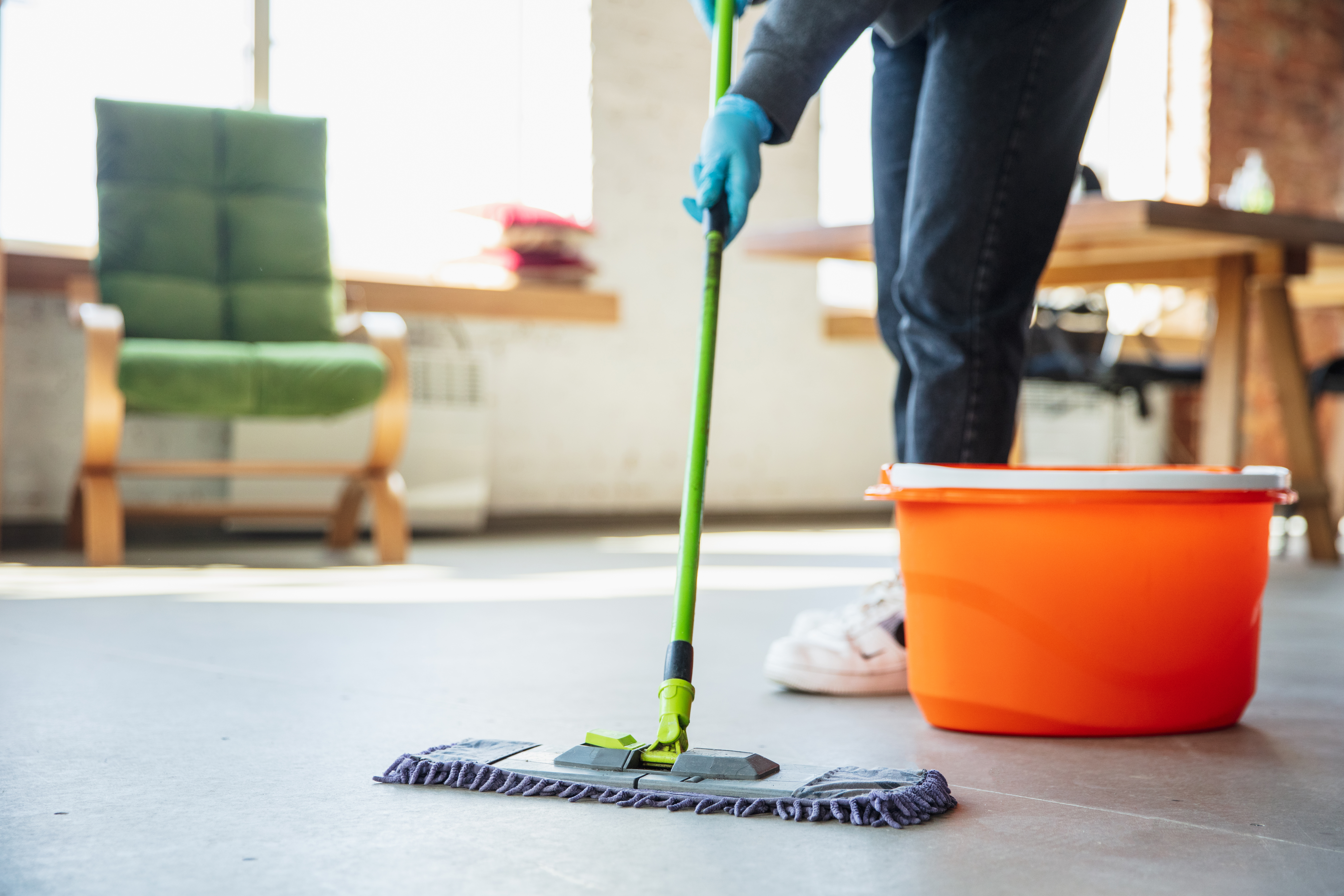 Pandemia e diaristas: o risco de estar todo dia numa casa diferente