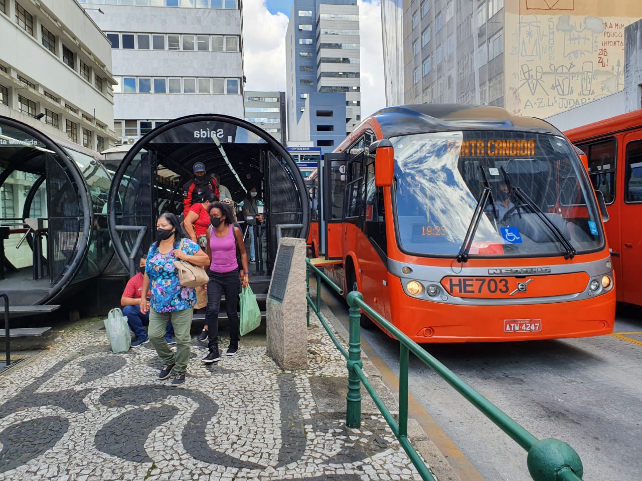 Ônibus de Curitiba devem parar a partir de sábado (20)