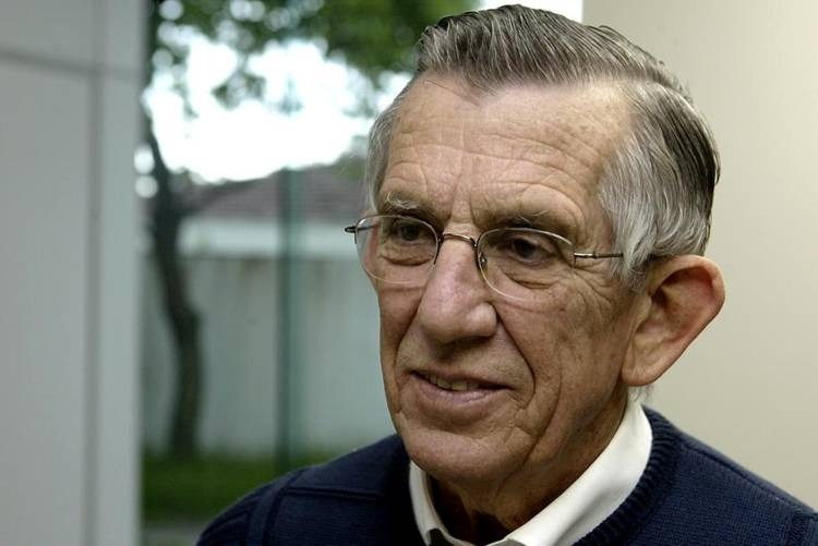 Euclides Scalco, da farmácia no interior para o Planalto