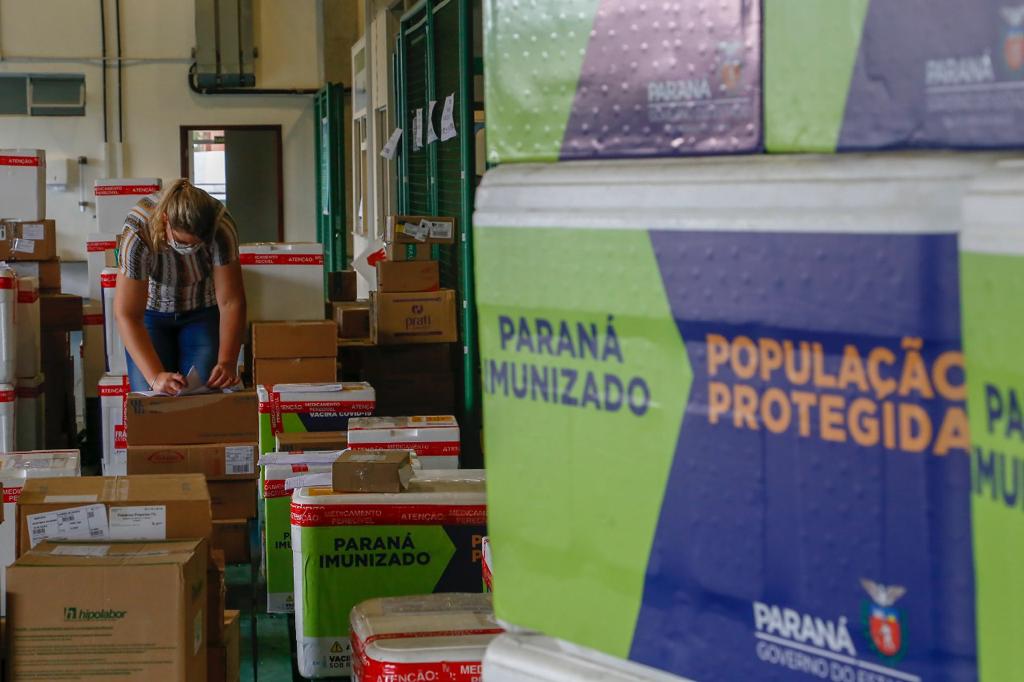 Paraná é o estado que mais precisa acelerar ritmo de vacinação, diz estudo