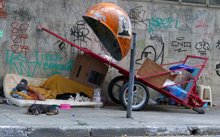 Famílias em situação de rua aumentam 1.000% em Curitiba desde 2012
