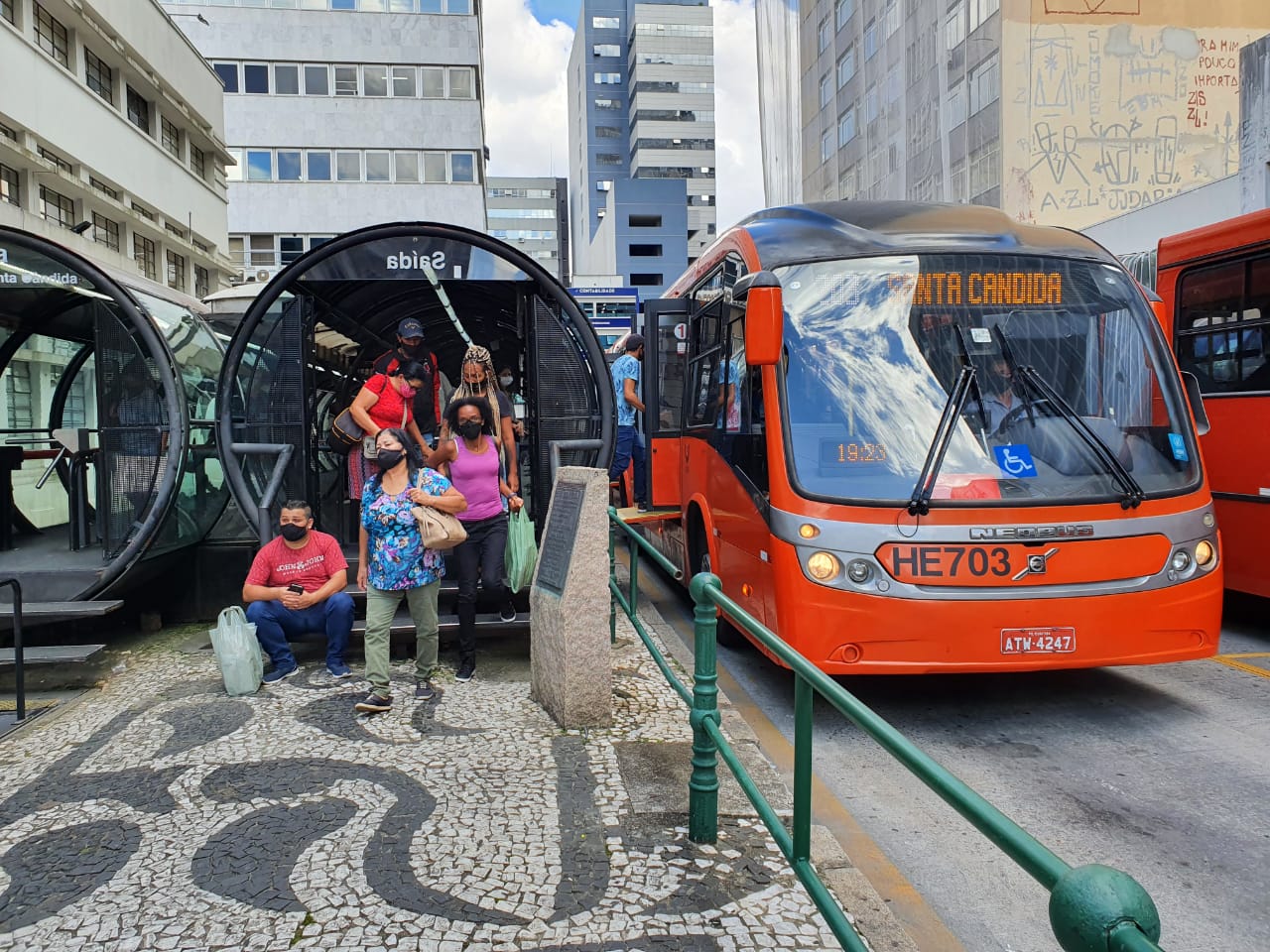 Ação na Justiça tenta reverter aumento da passagem de ônibus em Curitiba