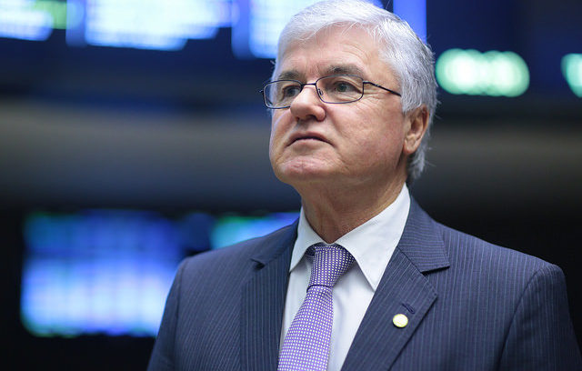 Rossoni faz “pix orçamentário” de R$ 8 milhões para cidade onde filho é prefeito