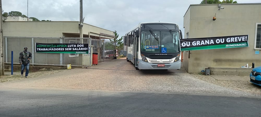Ônibus voltam a circular em SJP, mas greve continua