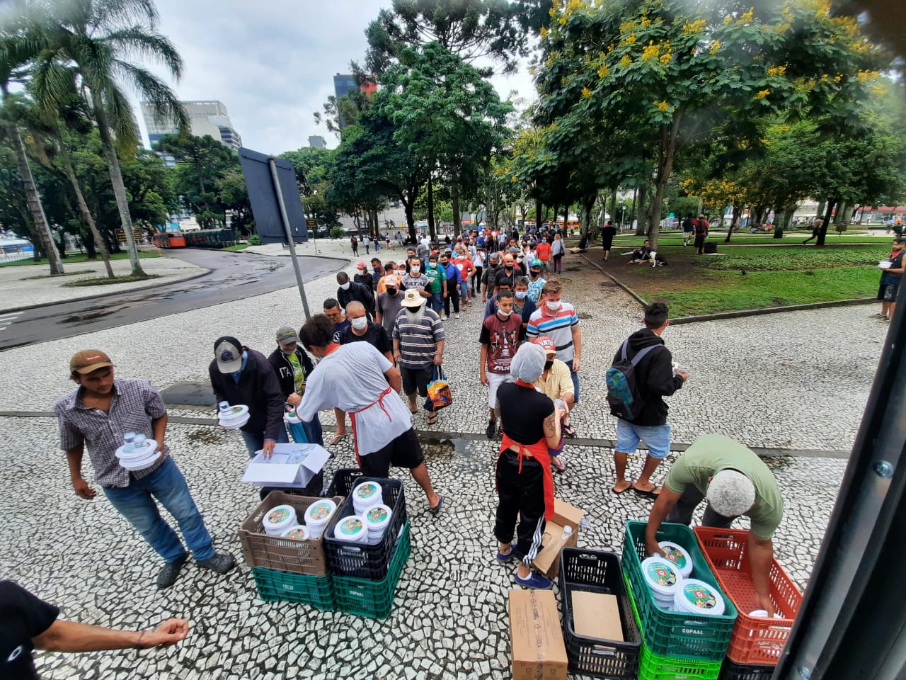 Reconfigurado, PL que proibia doação de comida a moradores de rua volta a tramitar