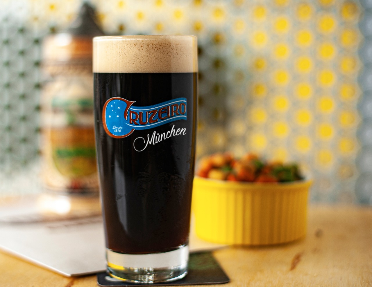 Cervejaria Curitibana lança lager escura para tomar no calor