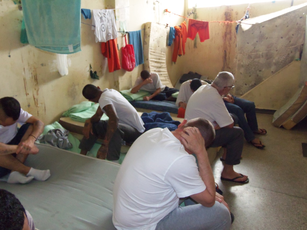 Complexo Médico Penal registra morte, tiros e uso ilegal de solitárias